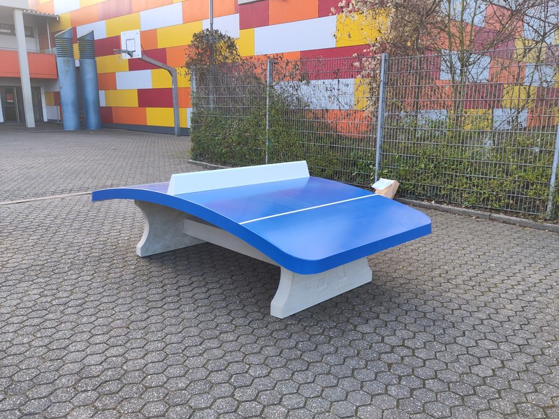 Outdoor-Teqballplatte auf dem Schulhof